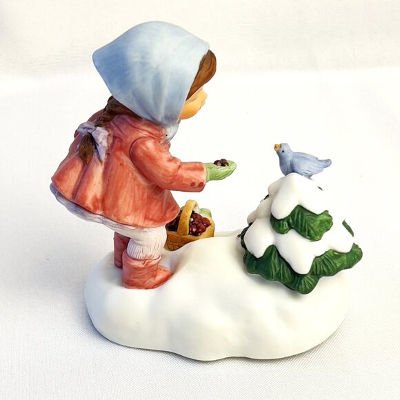 Avon “We Wish you a Merry Christmas” Vintage Musical Porcelain Figurine 1986 - Picture 5 of 11